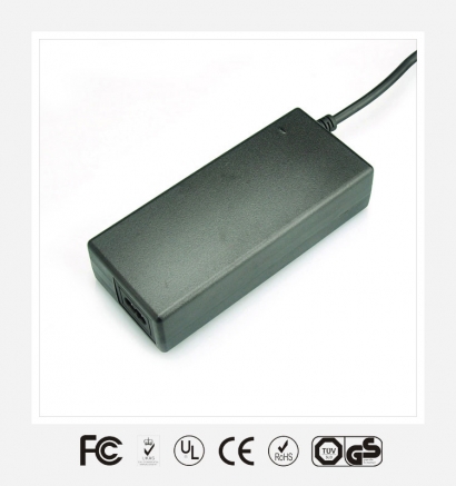 100W桌面式優(yōu)質電源適配器