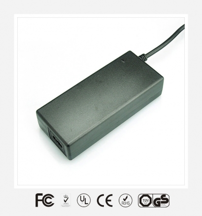 12V7A桌面式優(yōu)質電源適配器